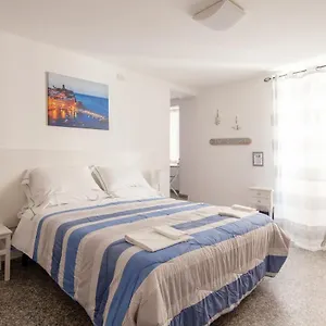 ludovica-flat.hotelitalianriviera.com/